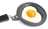 Heart-shaped frying pan
