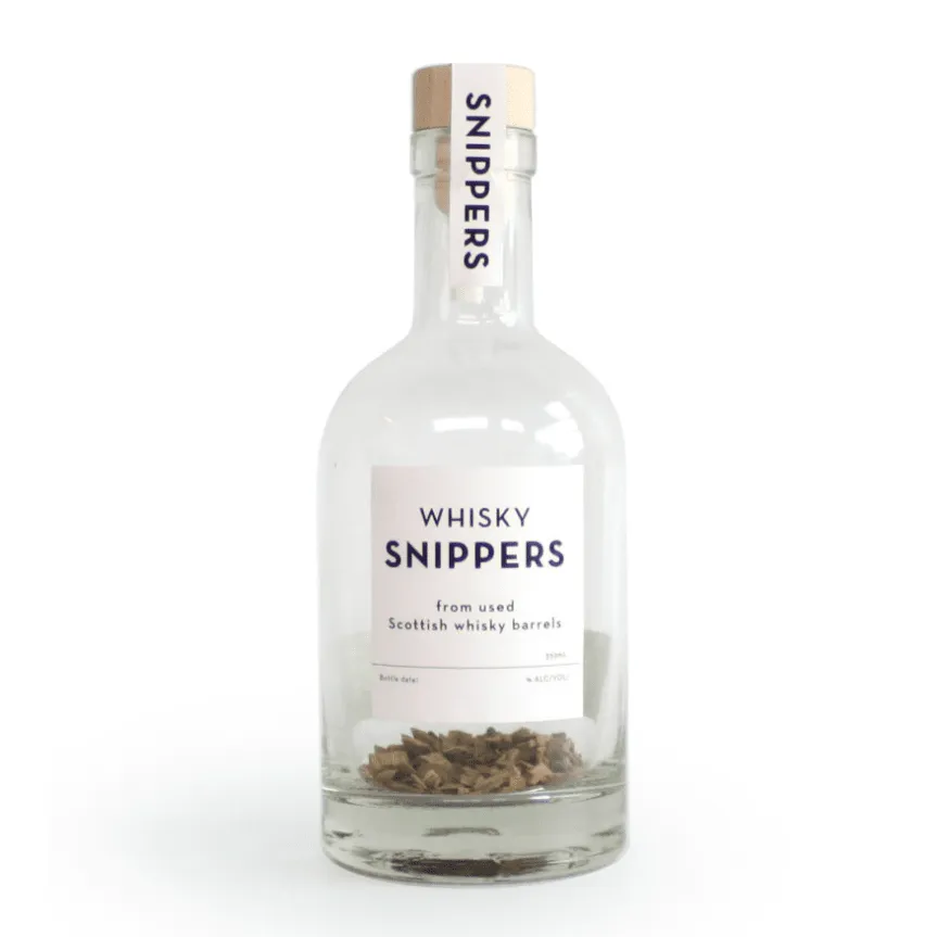 Snippers Whiskey oak chips to store whiskey
